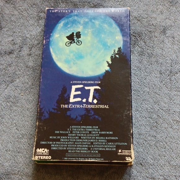 1982 ET VHS Tape, Classic 80s Movie On Video Cassette, Extraterrestrial - Picture 2 of 9